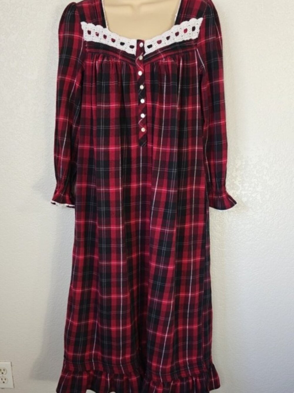 Eileen West XXS Flannel Cotton Nightgown Long Sleeves Red Plaid Lace Trim